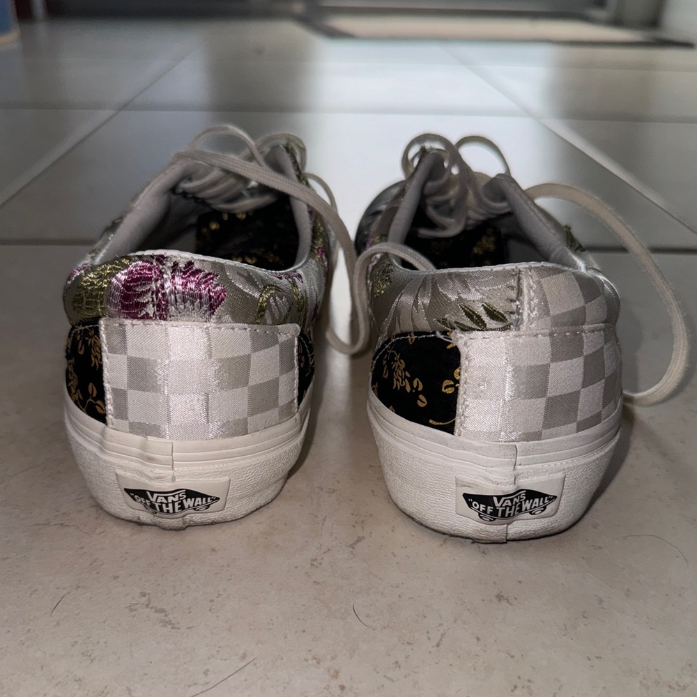 Vans - Picture 3 of 3